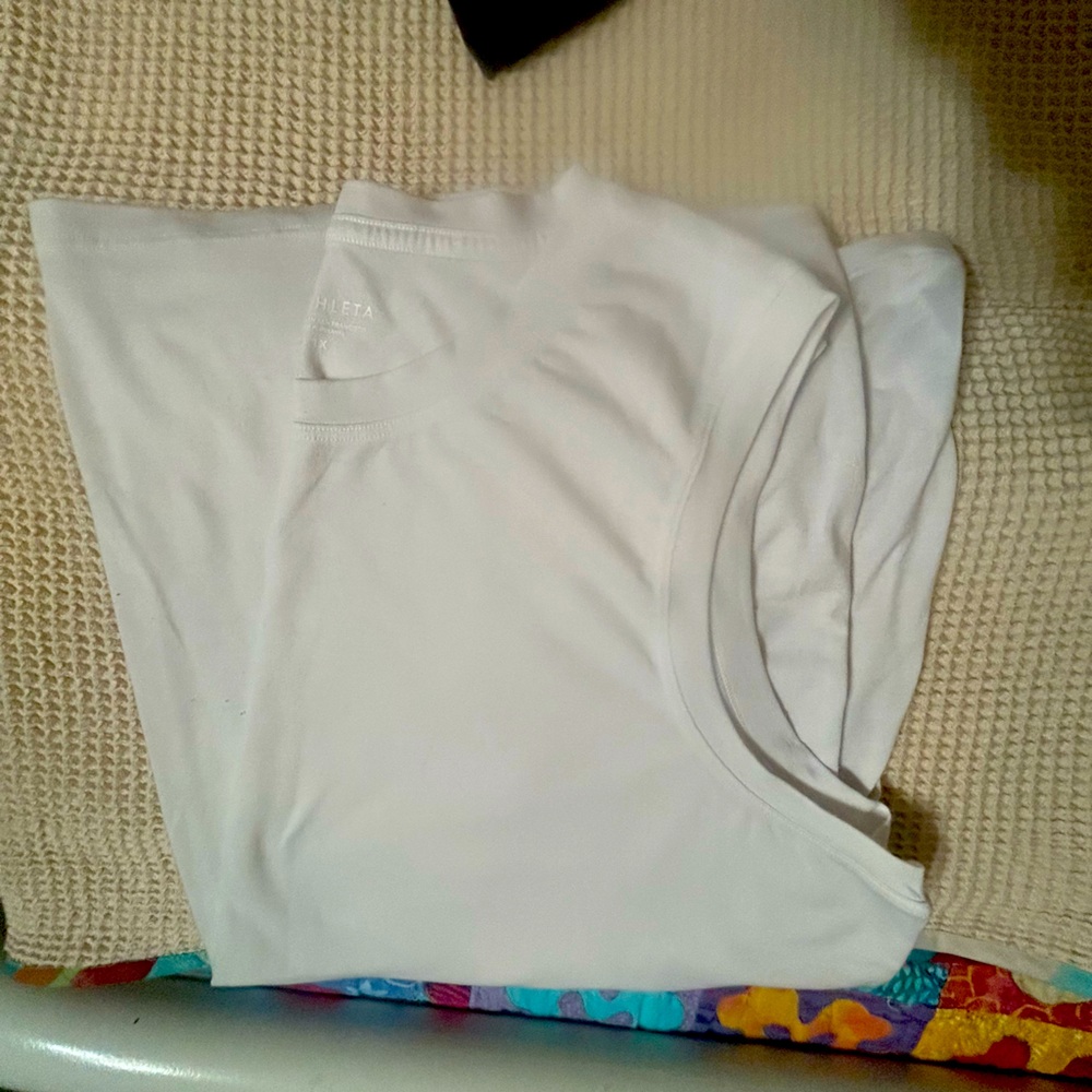 Athleta breezy tank white.
